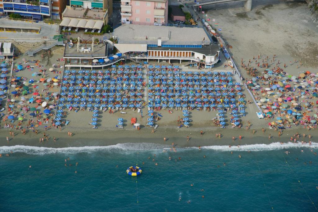 Hotel Bagni Arcobaleno Deiva Marina Exterior photo